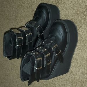 Demonias swing-105. Size 7. Black.
